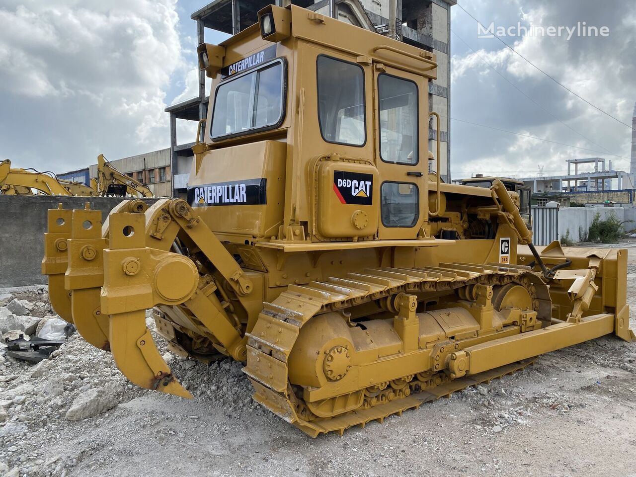 Caterpillar D6D bulldozer