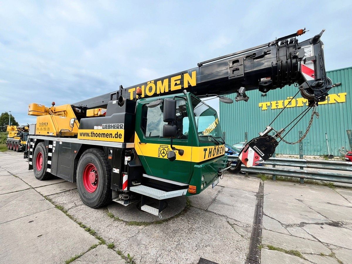 Liebherr LTM 1030-2.1 mobile crane