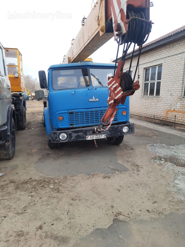 MAZ 5334 mobile crane