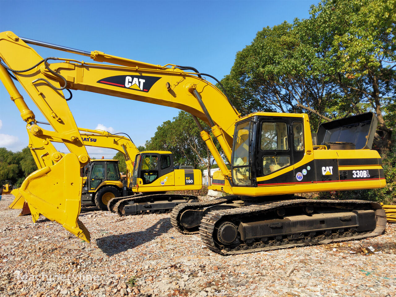 Caterpillar 330BL tracked excavator