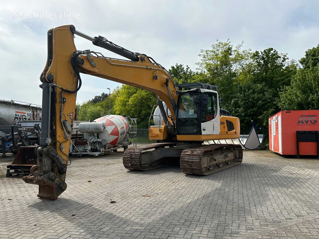 Liebherr R926 LC tracked excavator