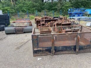 Diversen  Large selection of used buckets and attachements!!
