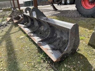 Slotenschoonbak “CW30” excavator bucket